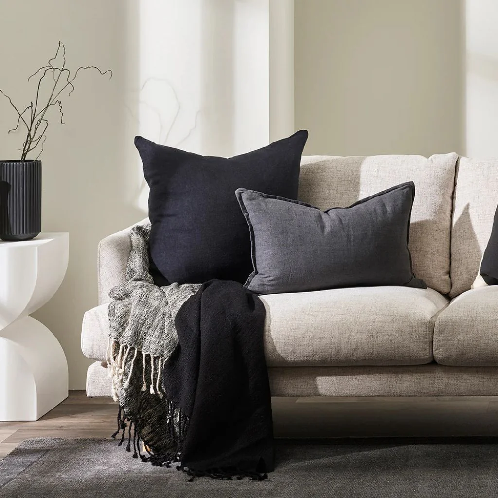 Milano Cushion Black - Image 3