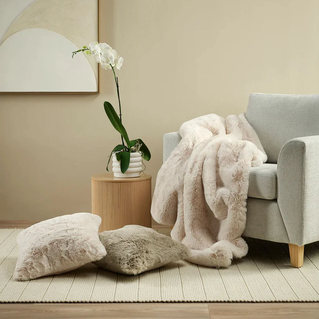 Pelage Throw Ivory - Image 4