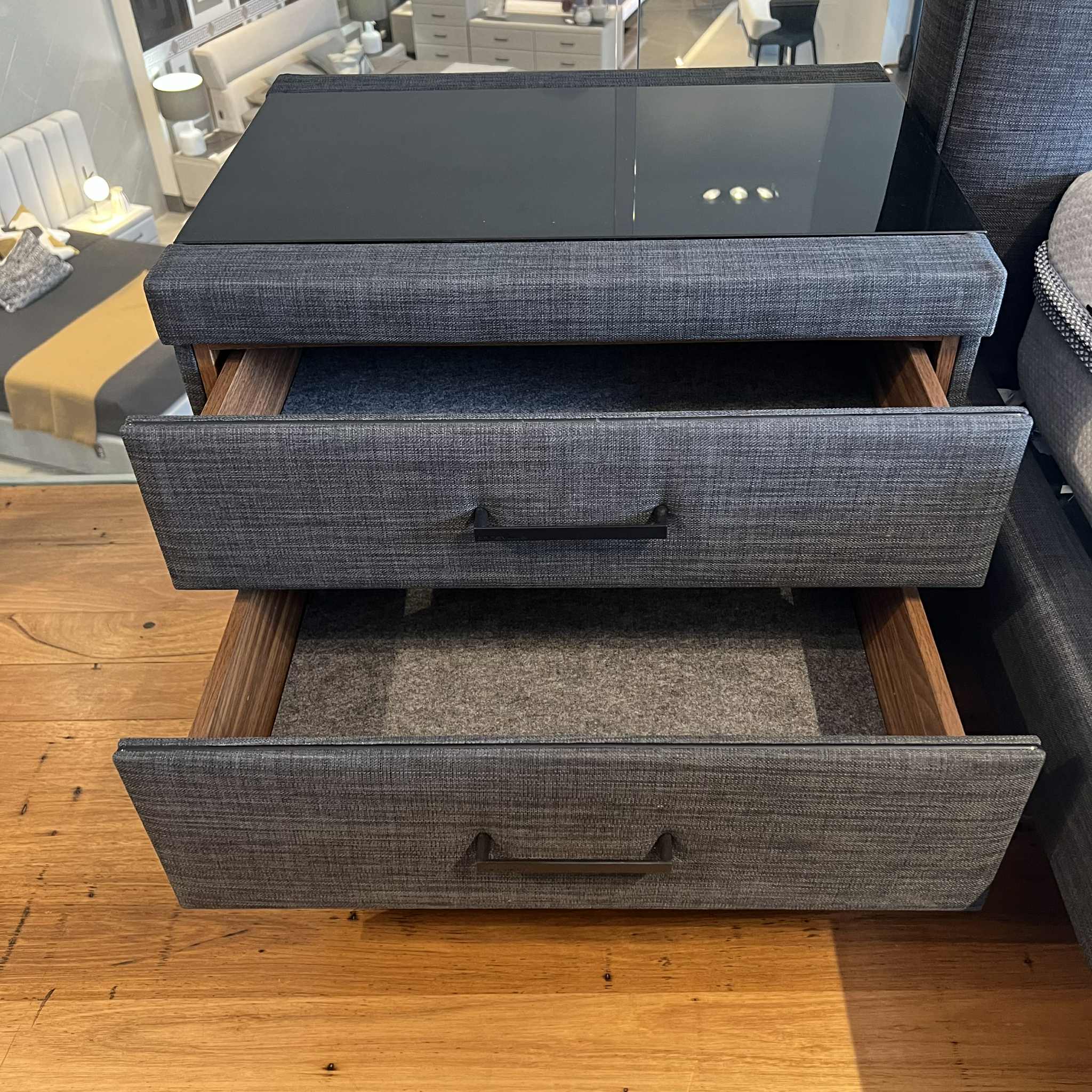 Vienna King Bed & G4 Bedside Tables (60cm) Clearance - Image 3