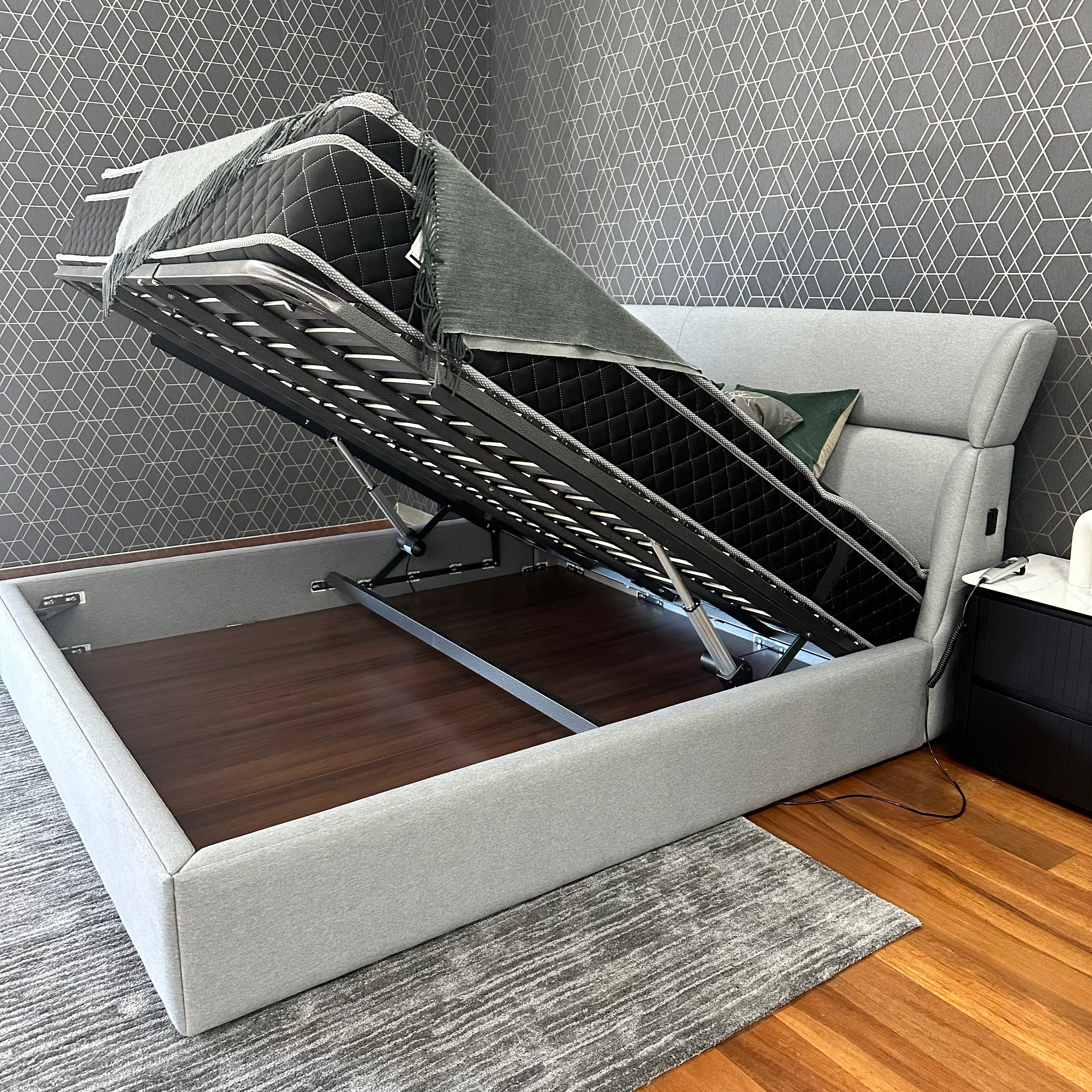 Windsor King Bed Clearance - Image 3